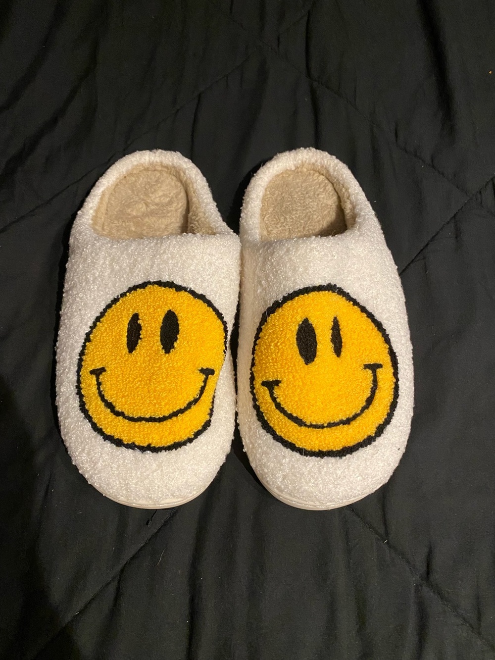 White Smiley Face Plush Slippers - Yellow Smiley Design